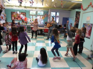 Musicians Jessica Pierce and guitarist Almer Imamovic get club members on their feet.