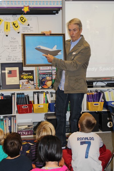 David Dartez explains how the space shuttle Endeavor flies while visiting El Morro Elementary last week.