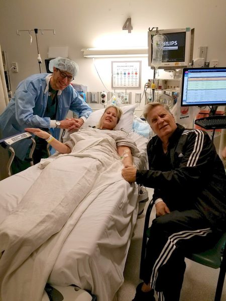 Organ recipient Bruce Cook, right, and donor Heidi Miller consult with her anesthesiologist prior to undergoing kidney donation surgery at Cedars-Sinai Hospital Nov. 17. Photo courtesy of Heidi Miller.